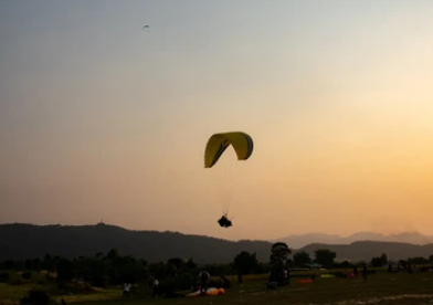 Paragliding in Bir